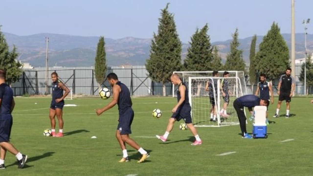 Buruk: "Bir ya da iki oyuncu kadromuza katabiliriz"