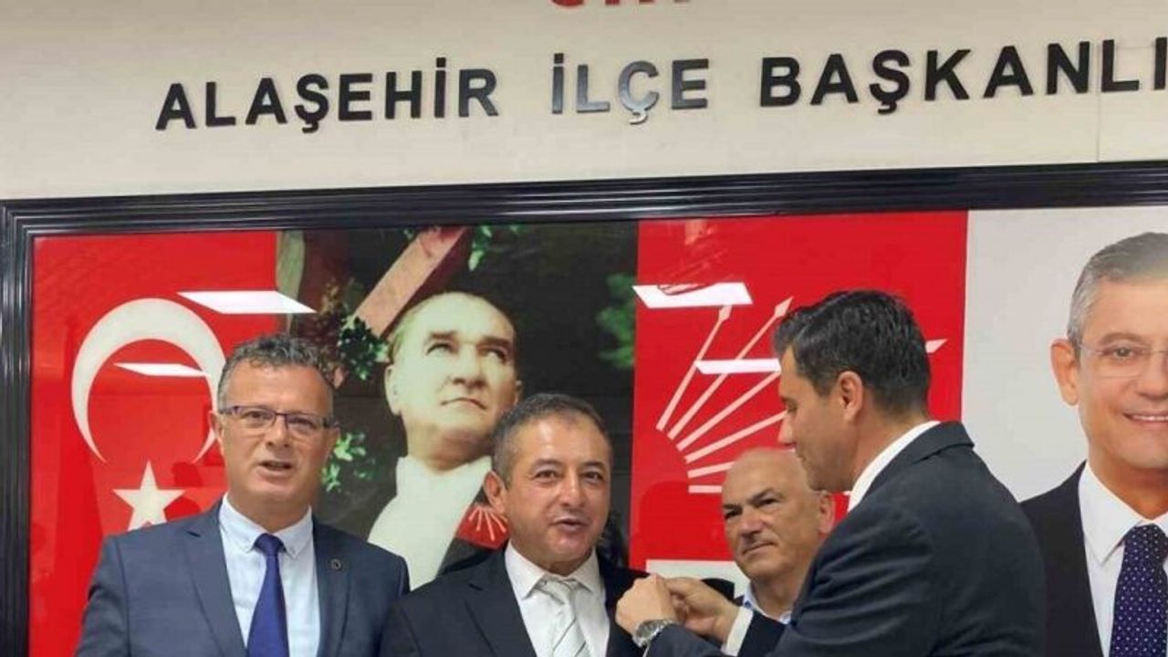 Alaşehir İYİ Parti İlçe Başkanı ve yönetiminden 8 kişi görevlerinden ve partiden istifa etti