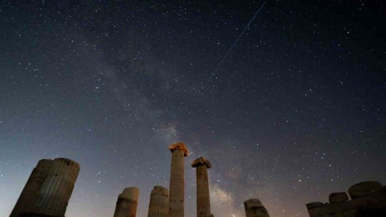 Sardes Antik Kenti, samanyolu ve perseid meteor yağmurunu buluşturdu