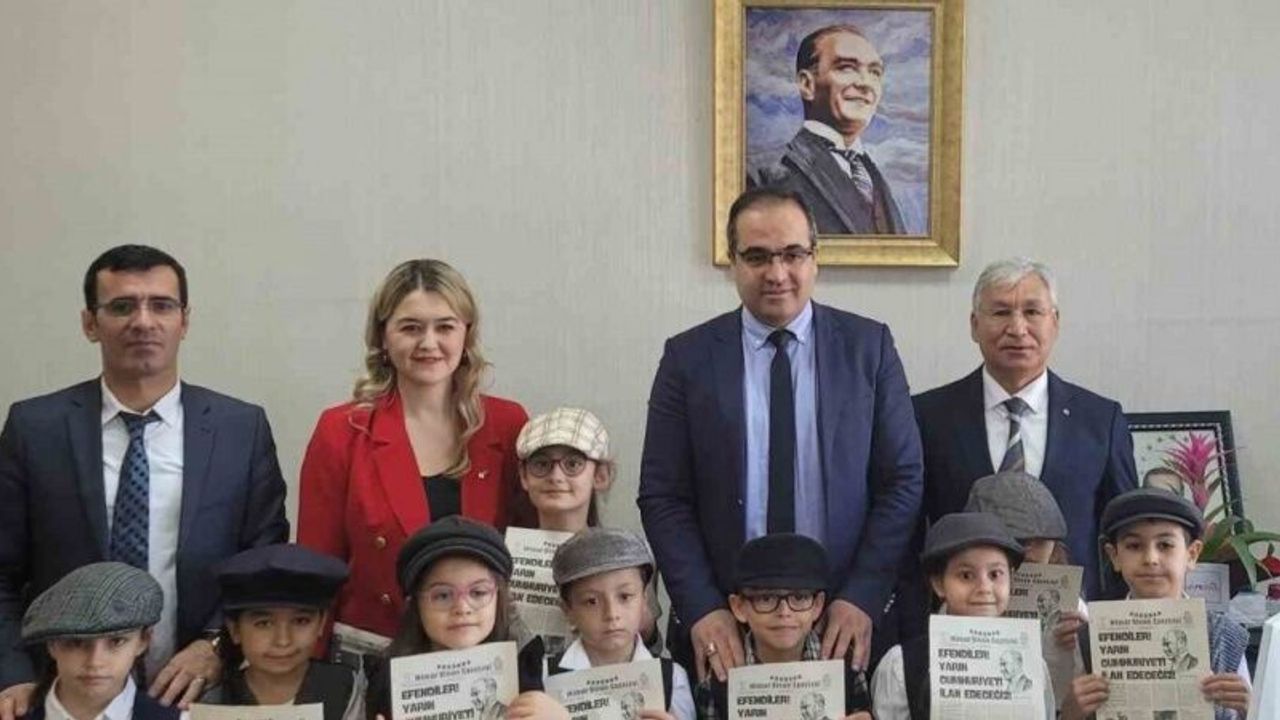 Sarıgöllü öğrenciler cumhuriyetin 101. yılına özel gazete çıkardı