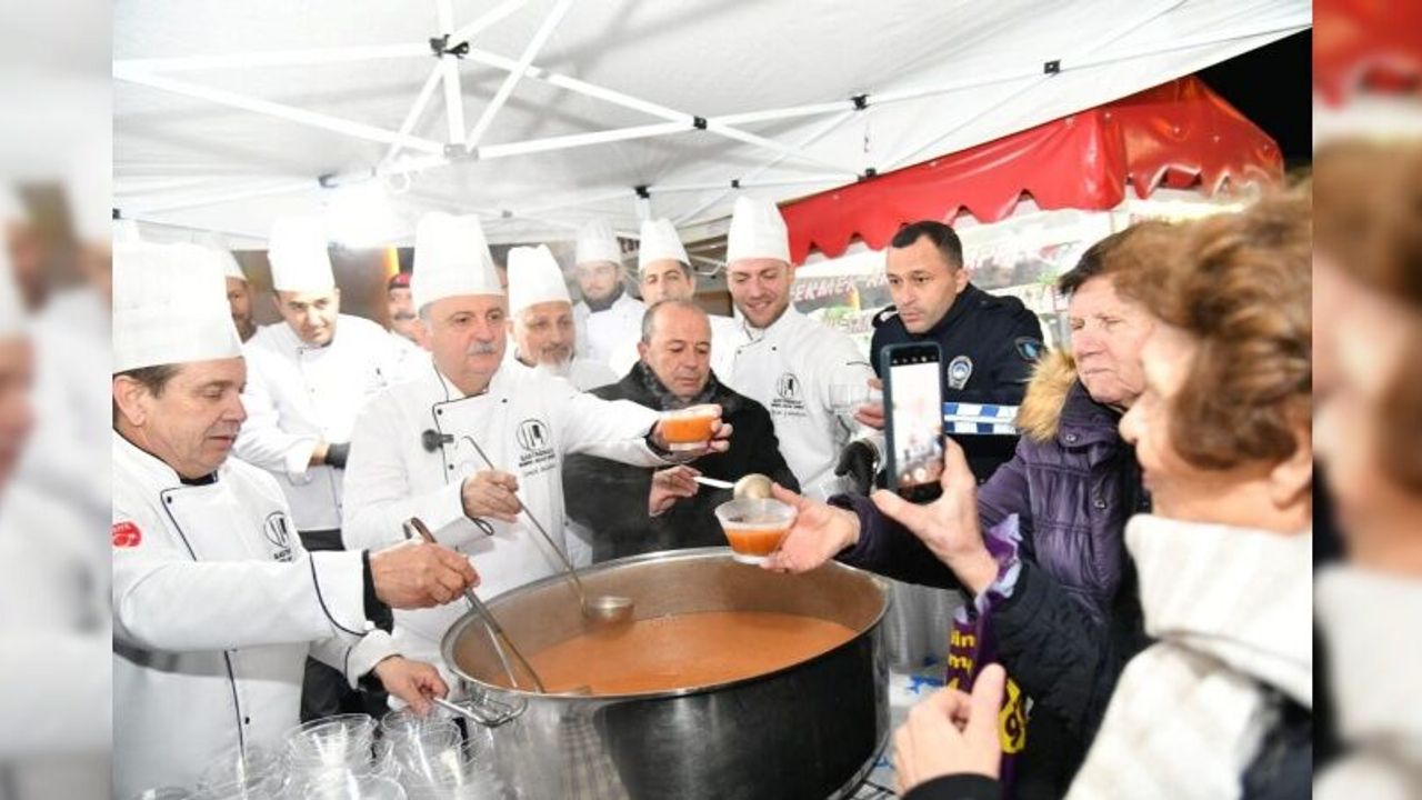Başkan Balaban 100. Yıl Meydanında vatandaşlarla buluştu