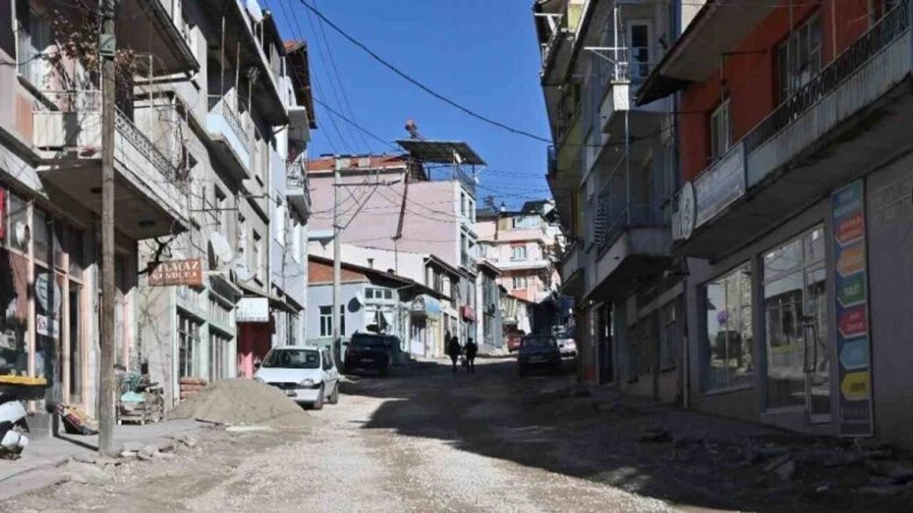 Demirci’de üstyapı çalışmaları tüm hızıyla devam ediyor