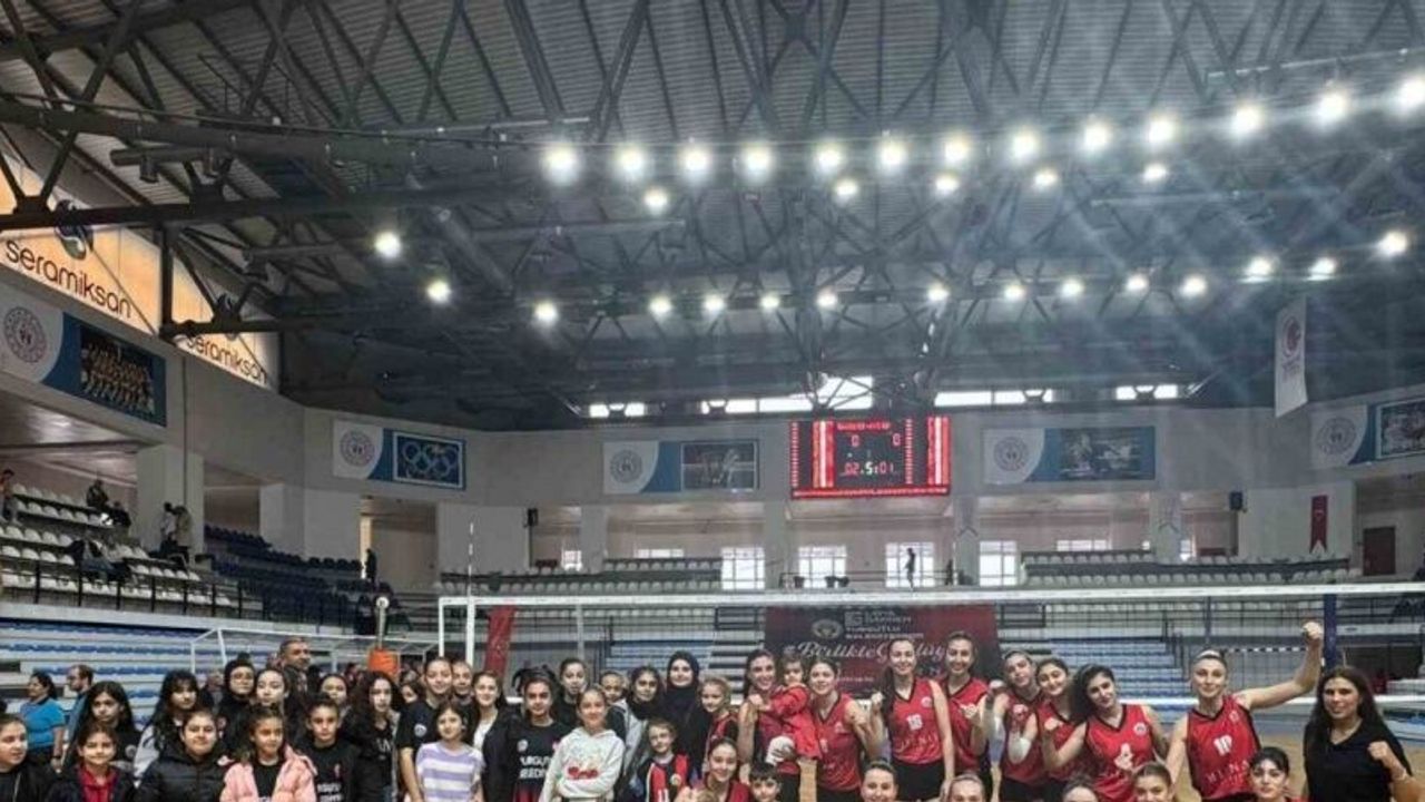 Turgutlu Belediyespor haftayı iki branşta da galibiyetle kapadı