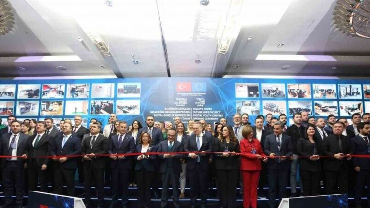 Dijital Gençlik Merkezi ile gençlere dijital gelecek için fırsat