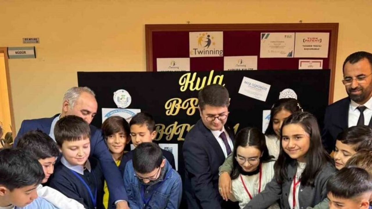 Kula’da küçük yazarlar büyük bir eseri hayata geçirdi