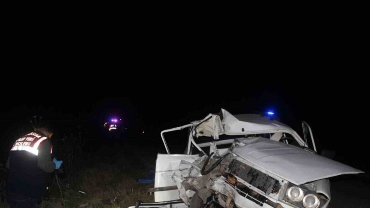 Manisa’da feci kaza: 1 ölü, 2’si ağır 3 yaralı