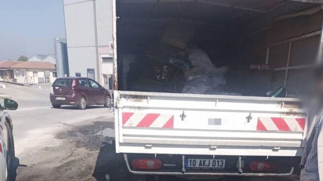 Manisa’da kamyonet kasasında 16 işçi taşıyan sürücüye ceza