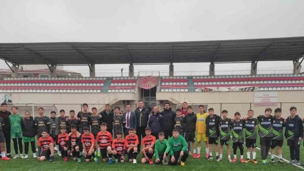 Sarıgöl’de okullar arası futbol ve voleybol turnuvası başladı