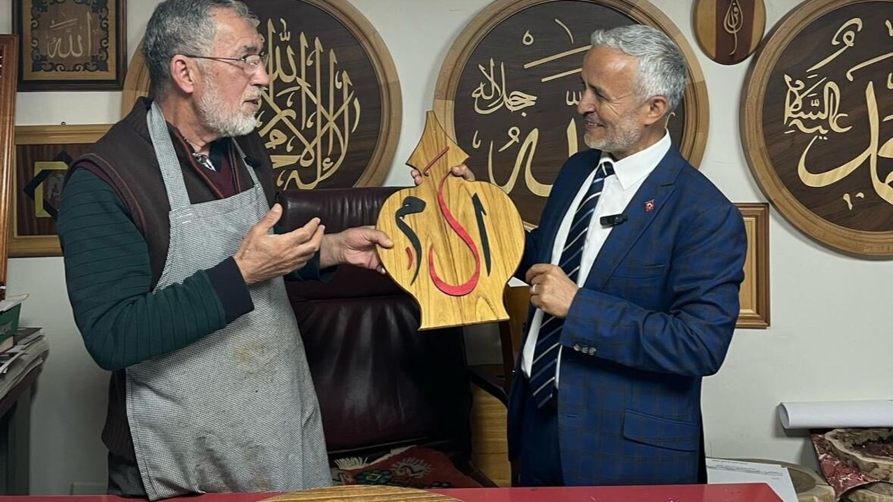 Tanınmış İş İnsanı Hasan Kabadağ ahşaba hayat veriyor