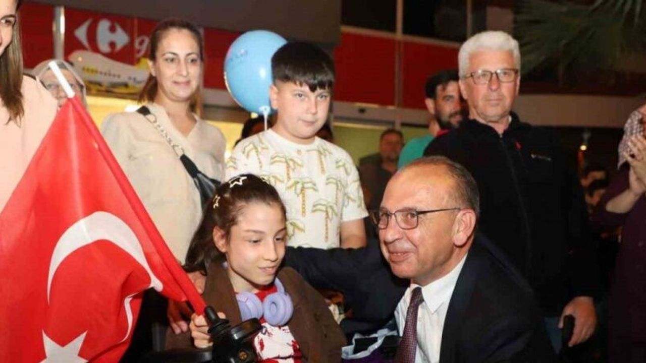 Turgutlu’da 23 Nisan "Çocuk Şenliği ve Ulusal Egemenlik Korteji" ile kutlandı