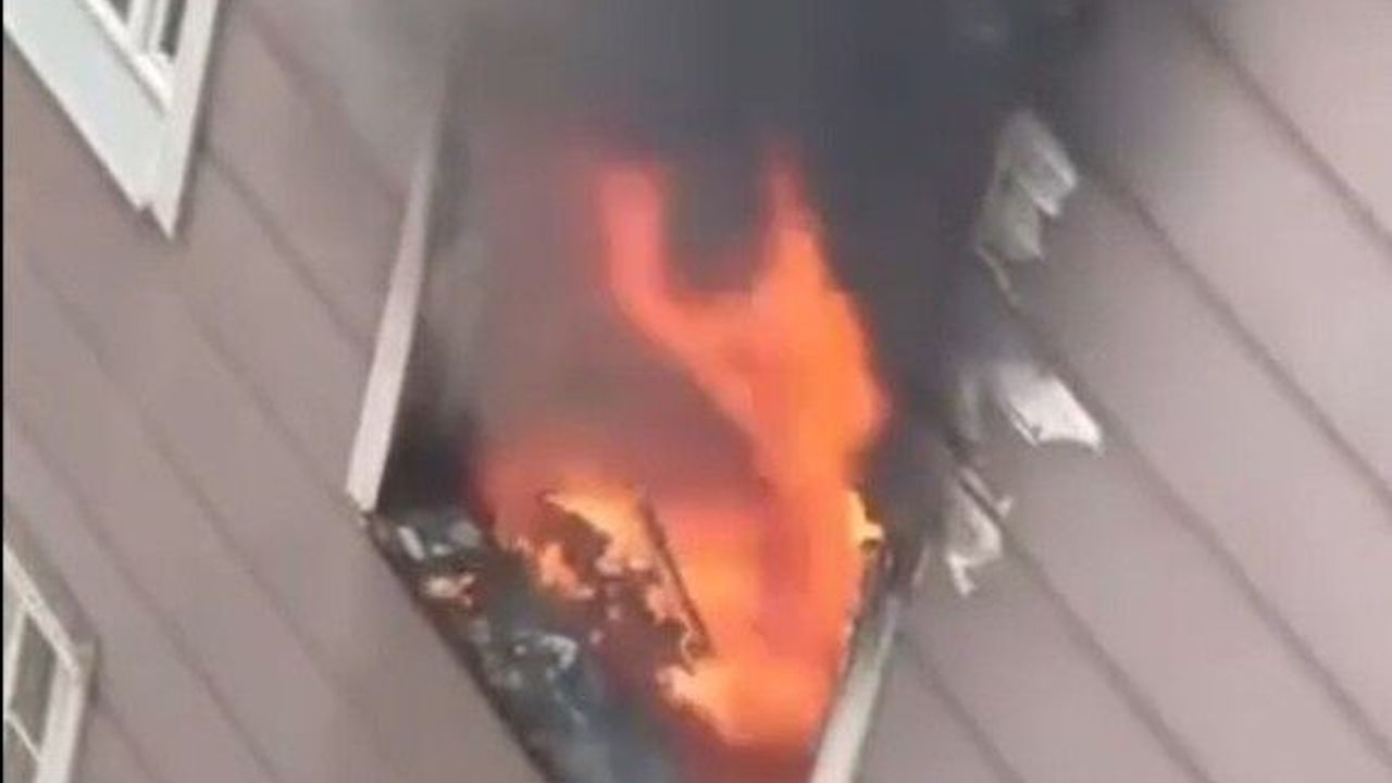 Turgutlu’da korkutan ev yangını, çocuklar yangın merdiveni ile tahliye edildi!