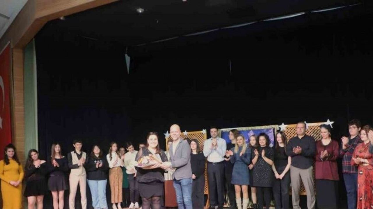 Turgutlu’da sahnelenen ‘Yakından kumanda 2’ yoğun ilgi gördü