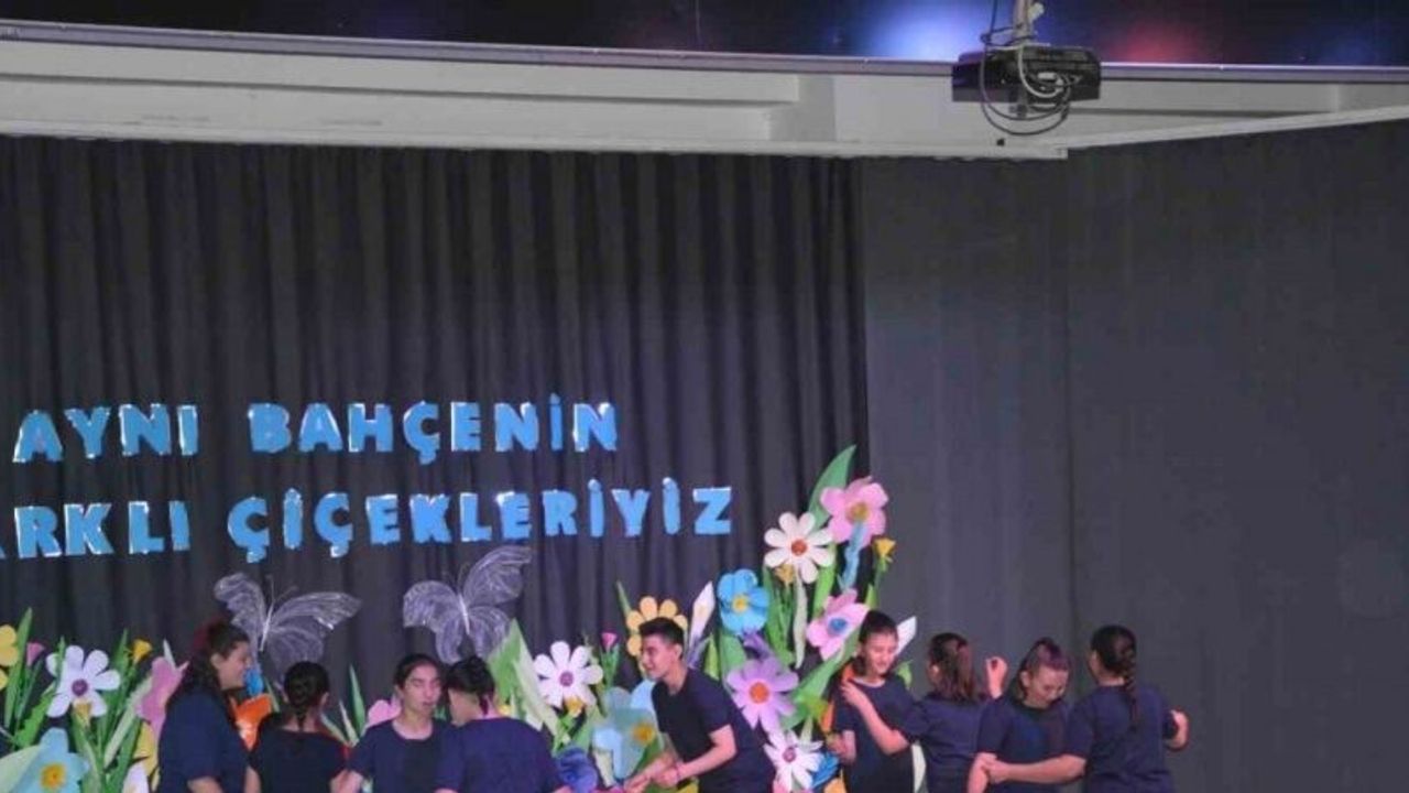 Demirci’de özel eğitim uygulama okulu öğrenciler muhteşem program