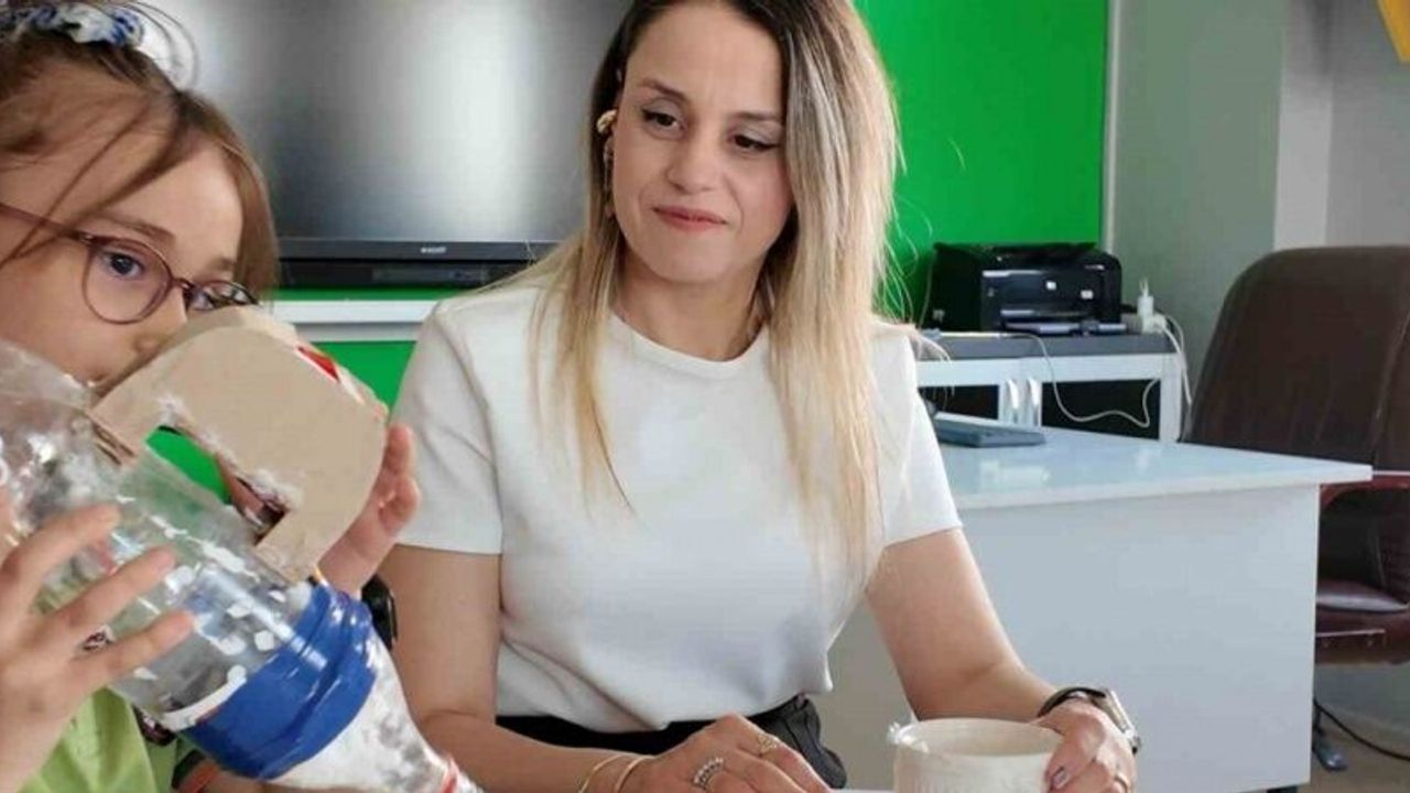 Manisalı ilkokul öğrencisi atık malzemelerden sessiz süpürge yaptı