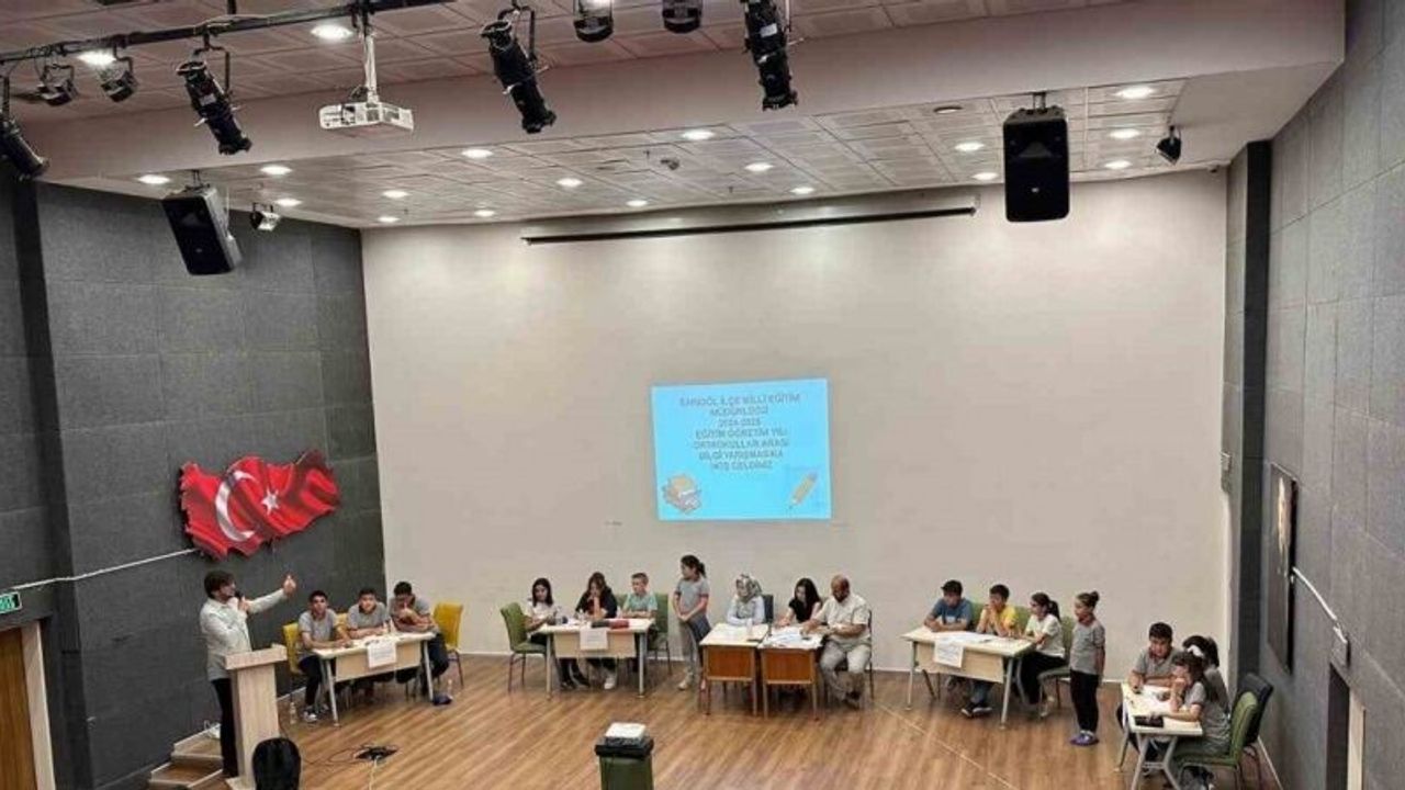 İlkokul ve ortaokullar arası bilgi yarışmalarında büyük heyecan