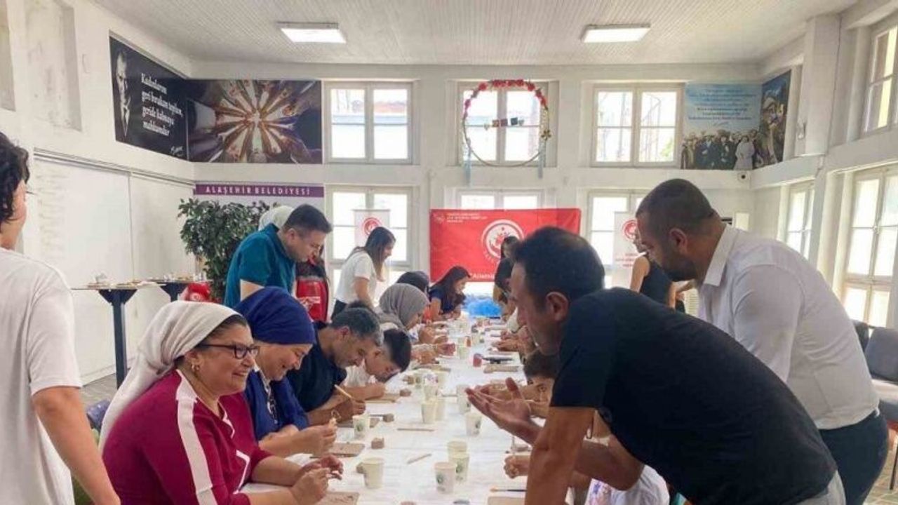 Koruyucu Aile Günü’nde seramik atölyesi etkinliği düzenlendi