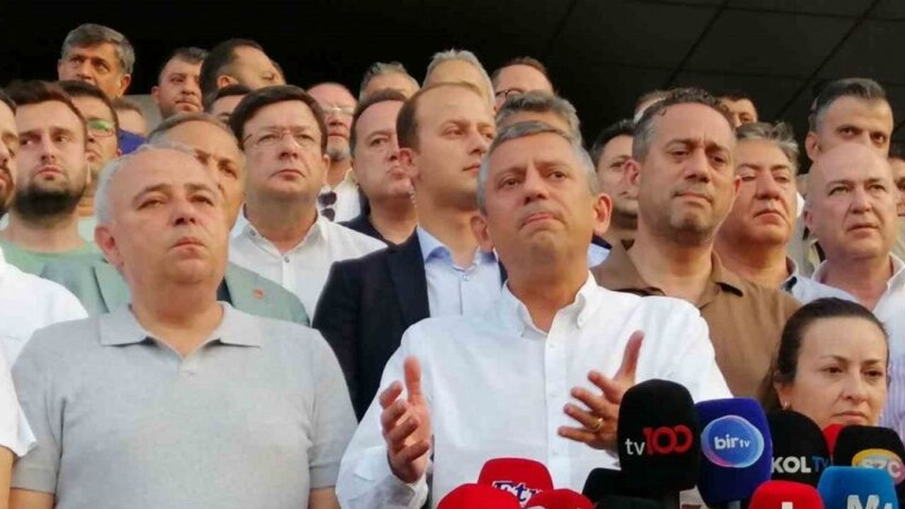 Özgür Özel: "Ben aklımın yarısını kaybettim, kalbimin yarısını kaybettim"