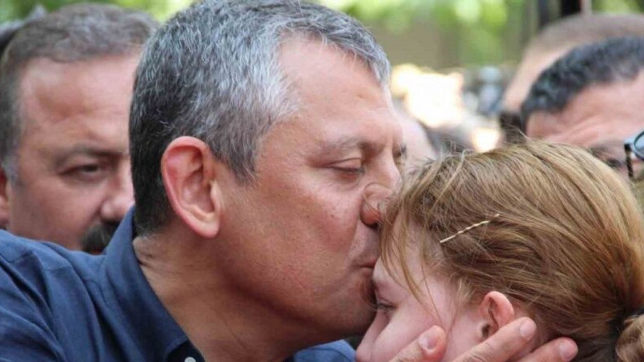 Özgür Özel Zeyrek ailesini biran olsun yalnız bırakmadı