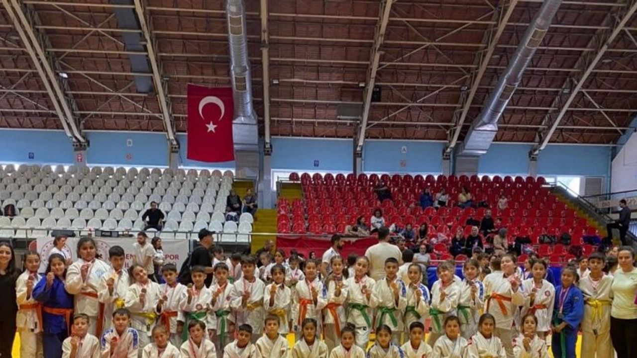 Salihli’nin minik judocularından 6 altın, 6 gümüş, 8 bronz madalya