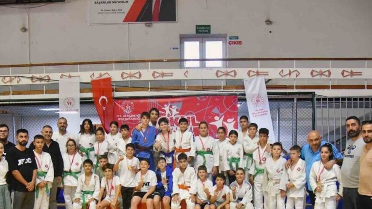 Yunusemreli judocular Mardin biletini 19 madalya ile aldı