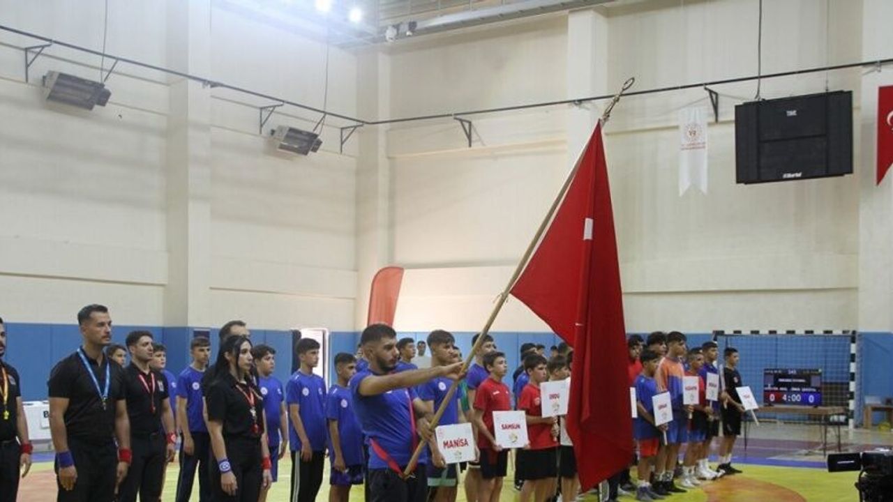 Anadolu Yıldızlar Ligi Türkiye Güreş Şampiyonası Kula’da başladı