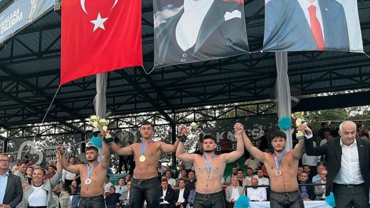 Kulalı pehlivan Türkiye Yağlı Güreş Ligi’nde şampiyon oldu
