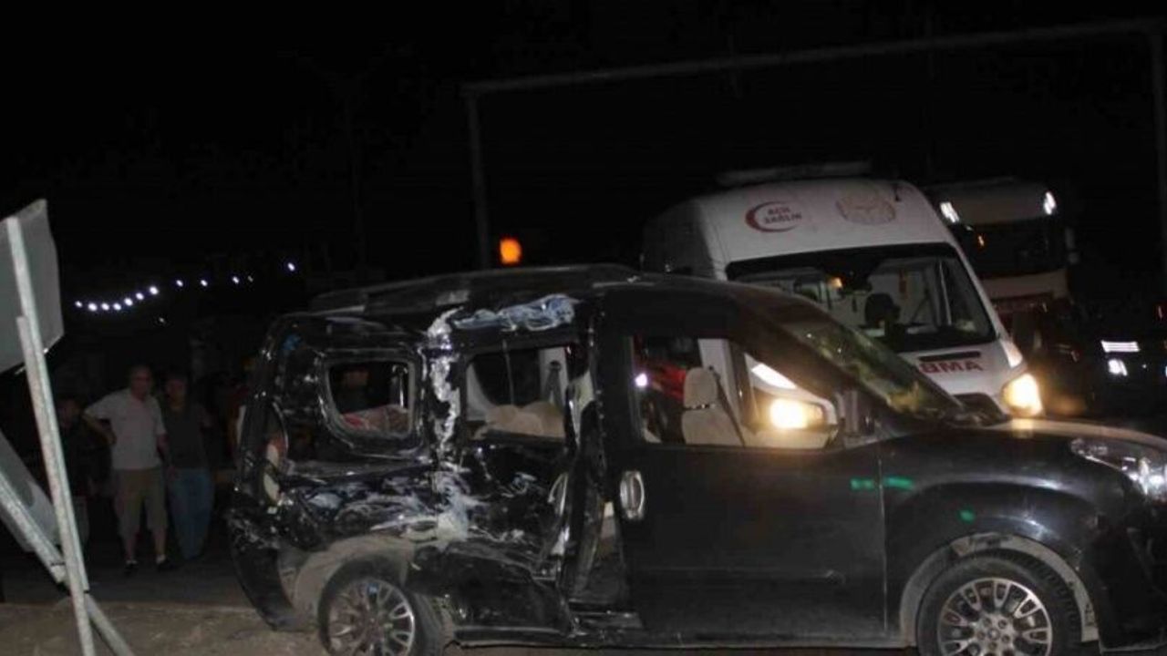 Manisa’da feci kaza: 1 ölü, 2’si ağır 8 yaralı