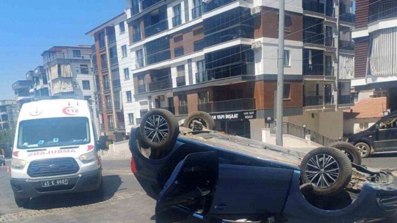 Manisa’da takla atan araçtan burnu bile kanamadan çıktı