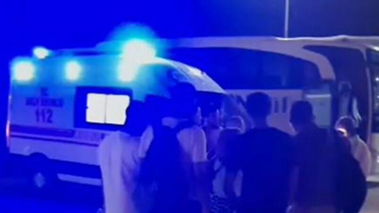 Otobüs şoförleri arasında yol kenarında bıçaklı kavga: 1 yaralı