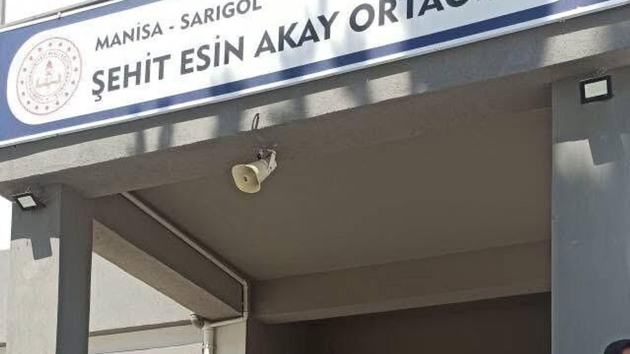 Sarıgöl’de yapımı tamamlanan iki okula yeni araçlar gönderildi