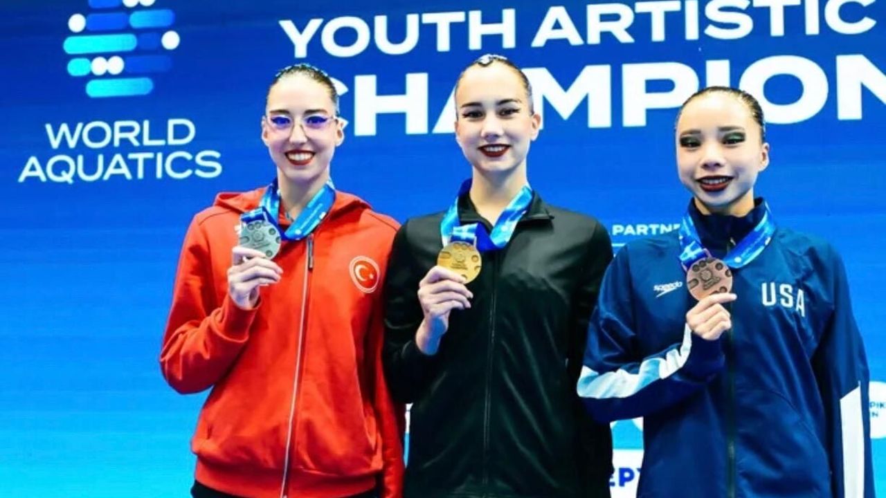 Selin Hürmeriç, Dünya Artistik Yüzme Şampiyonası’nda tarihi gümüş madalya kazandı