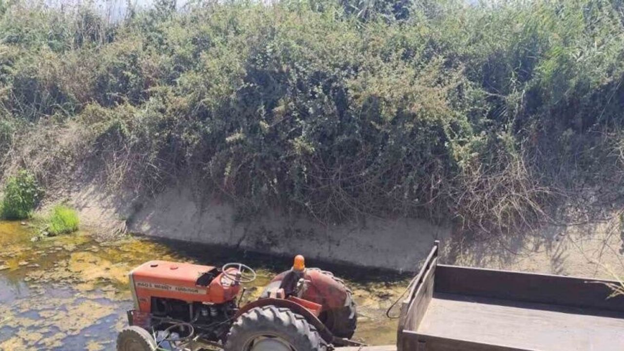 Sulama kanalına devrilen traktörün sürücüsü hayatını kaybetti