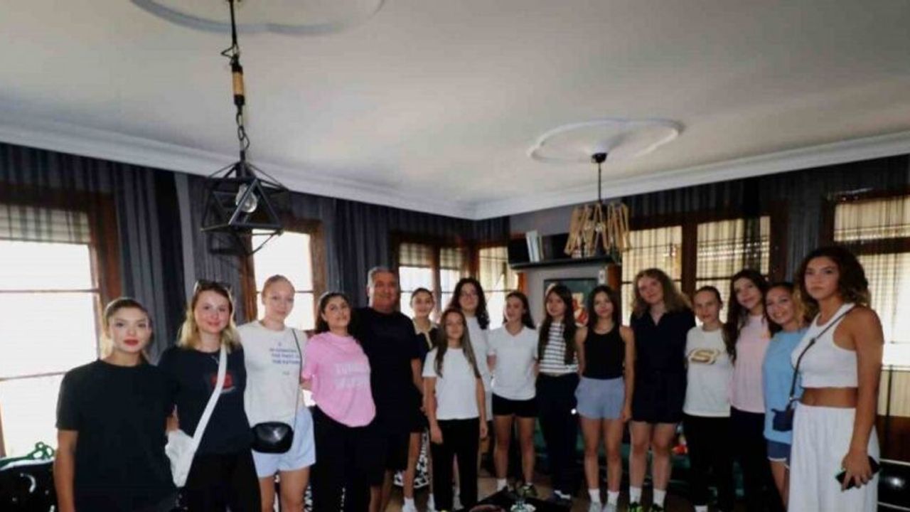 Turgutlu Belediyesi Kadın Voleybol Takımı sezonun ilk kontrolünden geçti