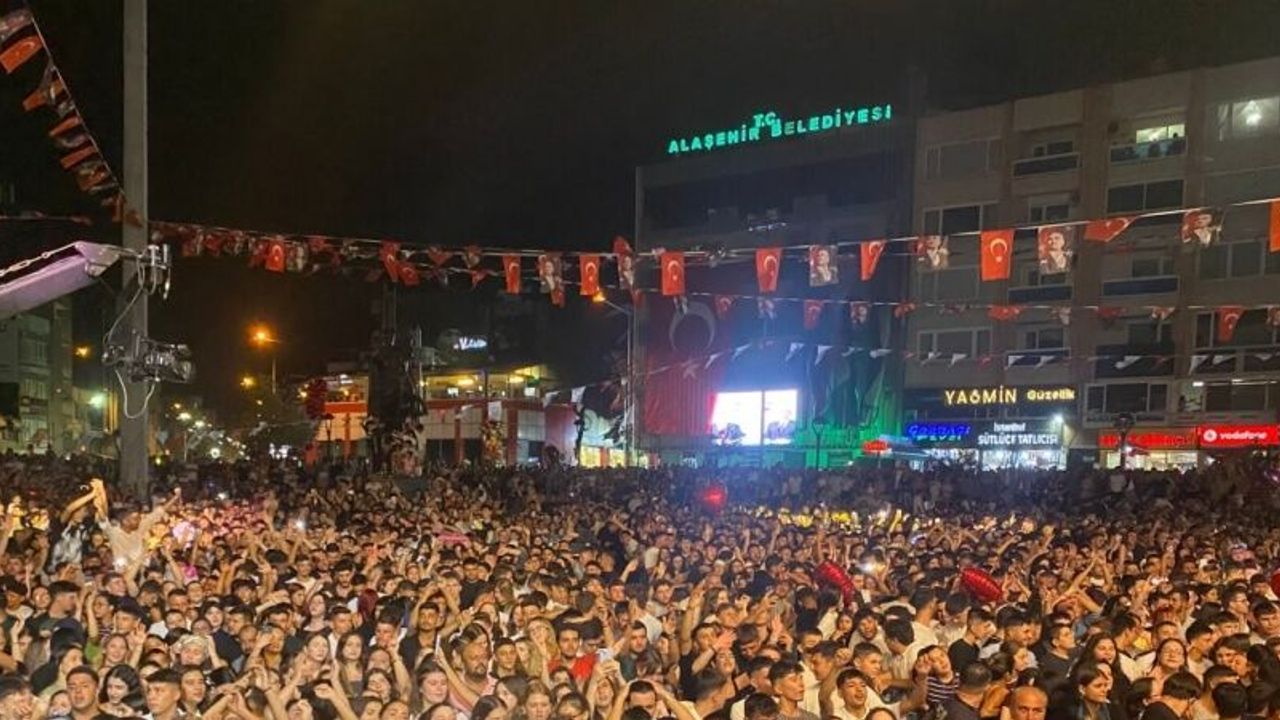 Elektrik arızası ve sağanak, Aleyna Tilki konserini erteledi