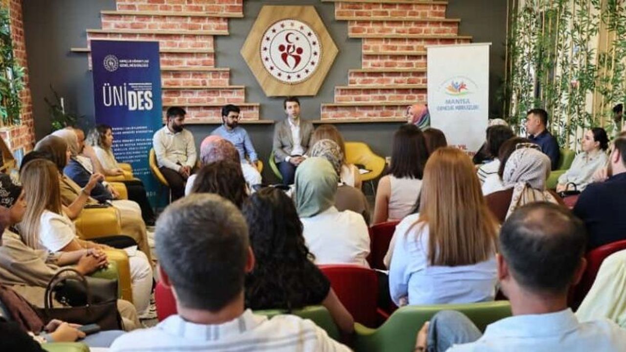 Gençlik Hizmetleri Genel Müdürü Efendioğlu, Manisa’da gençlerle buluştu