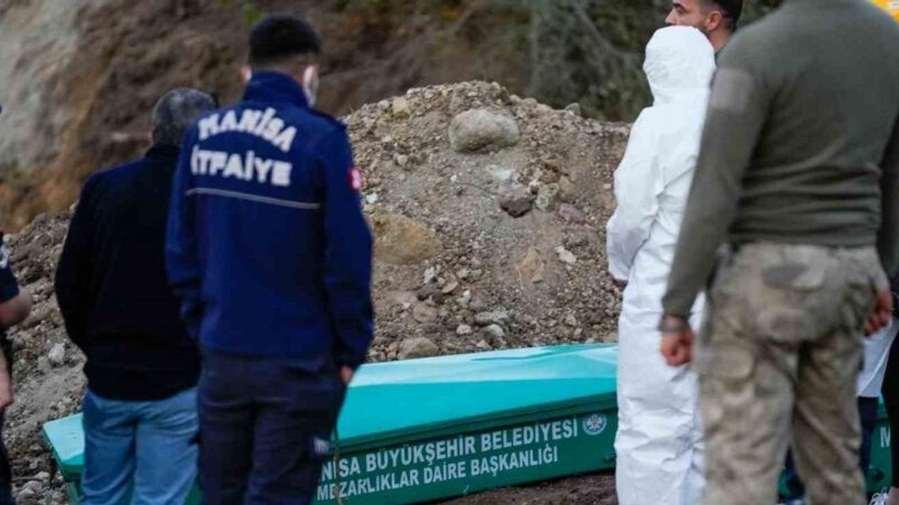 Göçük altında kalan iki çiftçinin cenazeleri morga kaldırıldı