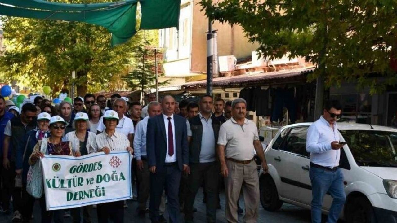 Gördes’te "Yeşil Vatan" temalı farkındalık yürüyüşü düzenlendi