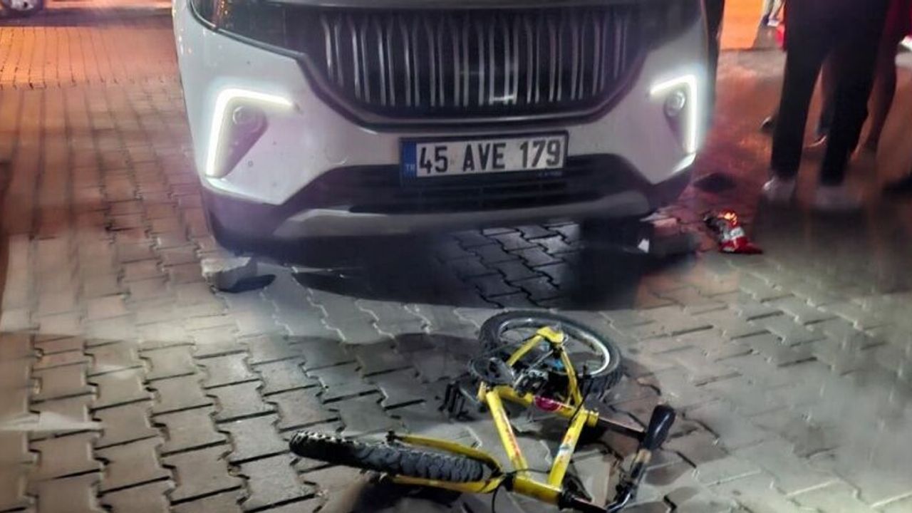 Kula’da otomobil ile bisiklet çarpıştı: 11 yaşındaki çocuk ağır yaralandı