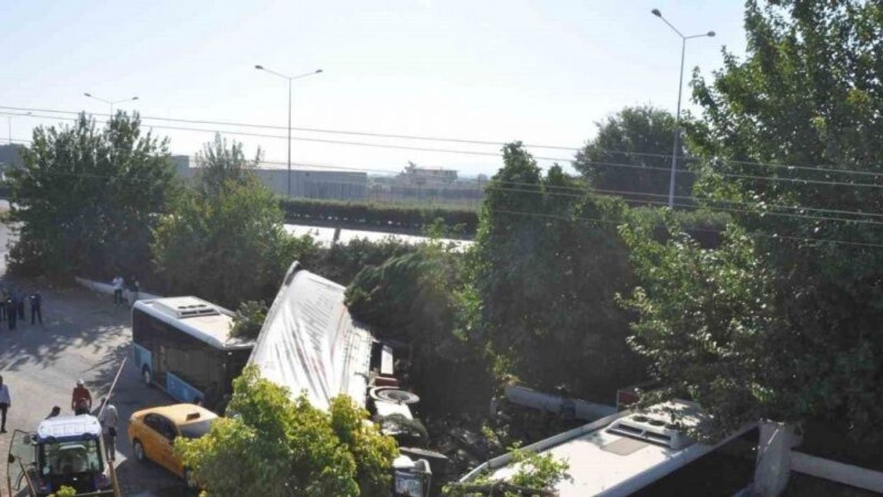 Manisa’da tır faciası: 1 ölü, biri polis 2 yaralı