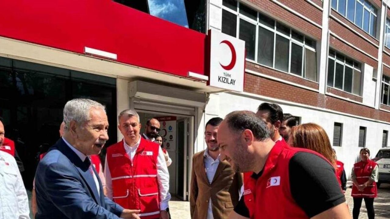 TBMM 22. Dönem Başkanı Bülent Arınç’tan Türk Kızılay Manisa’ya ziyaret