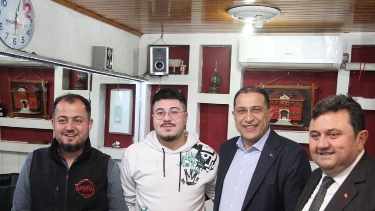 AK Parti’li Başkanlardan Kula’da Esnaf ve Ev Ziyaretleri