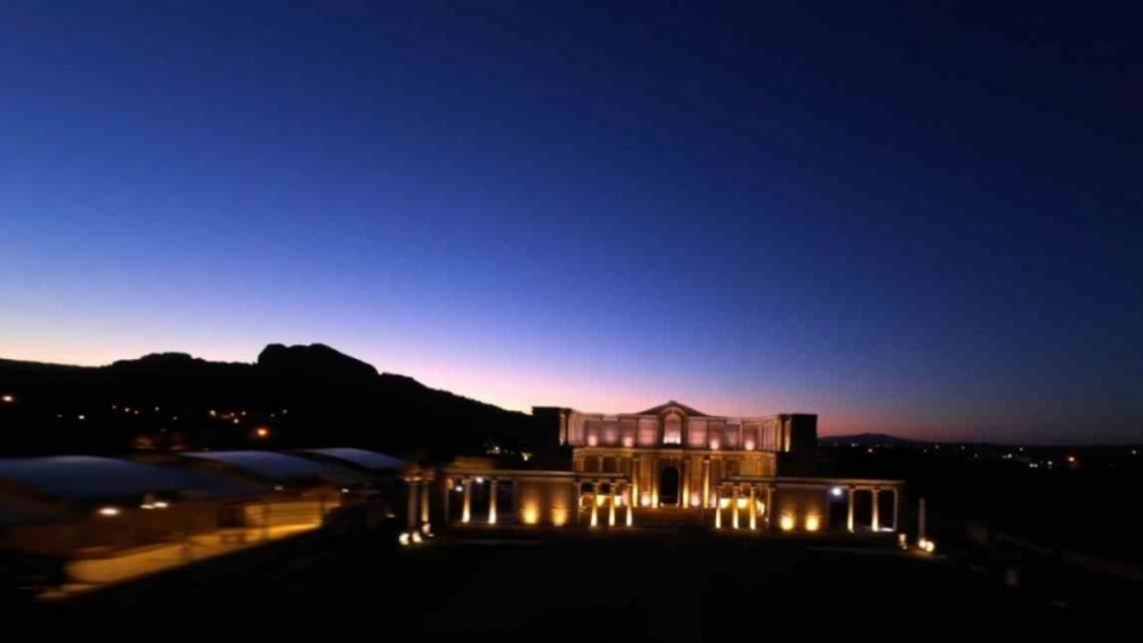 (Güncellendi) Paranın ilk basıldığı Sardes Antik Kenti artık gece de parlıyor