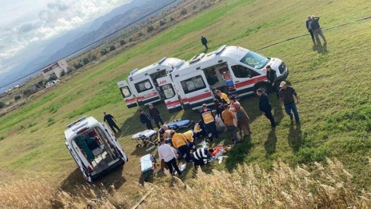 Manisa’da Otomobil Tarlaya Uçtu: 1’i Bebek 5 Yaralı