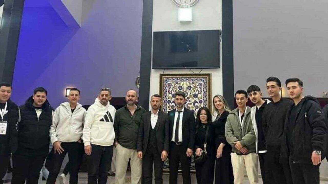 Manisalı Kuaförler Uşak’tan 3 Kupa ile Döndü