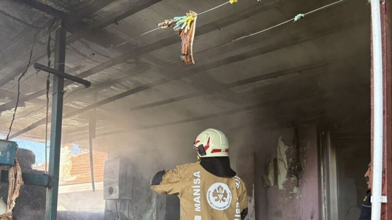 Kula’da müstakil evde çıkan yangın paniğe neden oldu