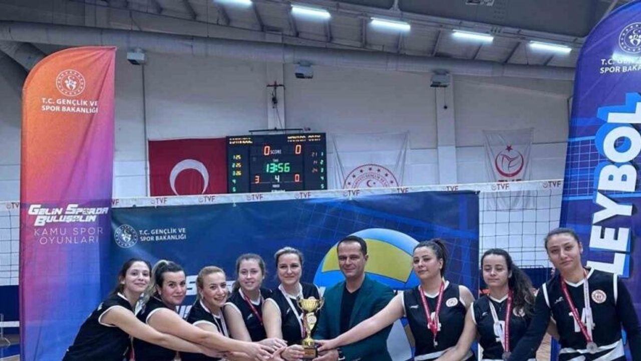 Manisa GSB Kadın Voleybol Takımı Türkiye ikincisi oldu