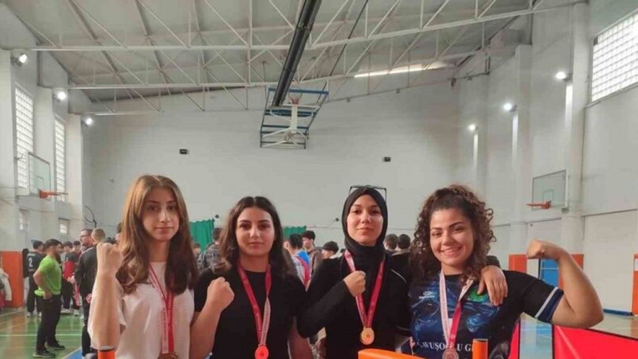 Salihlili imam hatipli kızların bileği bükülmedi