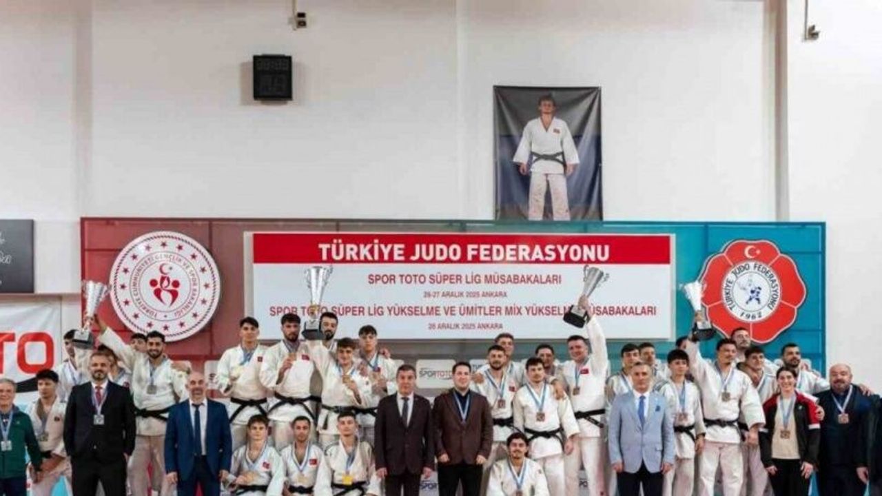 Yunusemre Belediyespor erkek judo takımı Süper Lig’e yükseldi