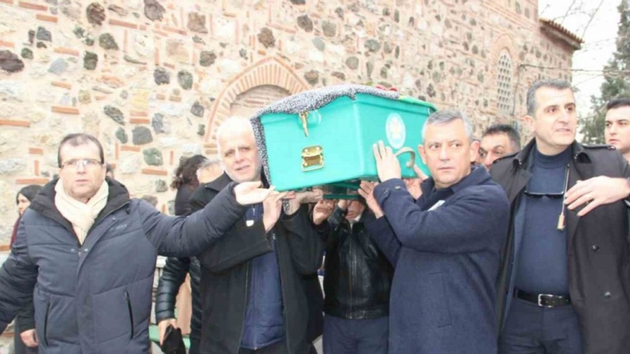 CHP Genel Başkanı Özel, Manisa’da cenaze namazına katıldı