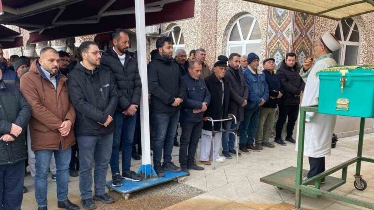 Kazada ölen baba ve oğlu gözyaşları arasında toprağa verildi